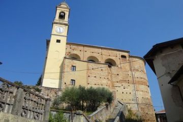 Scorci e monumenti di Mezzomerico - Scorcio della Parrocchiale
