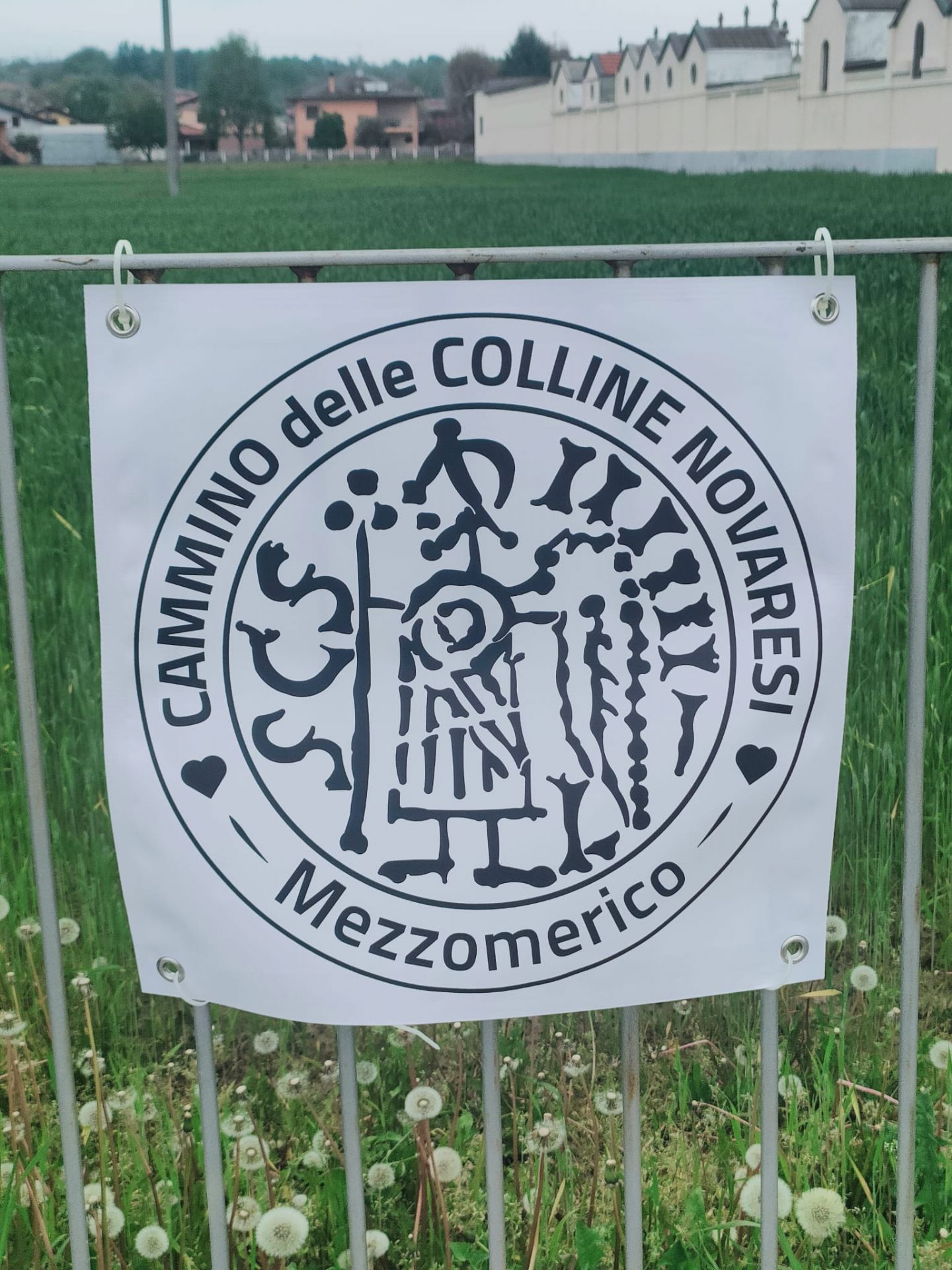 Riproduzione del timbro del Cammino delle Colline Novaresi ispirato ai tremissi, monete d'oro longobarde, ritrovati sul territorio di Mezzomerico.